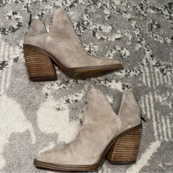 Vince Camuto Woman's Gigietta Suede Bootie - Picture 5 of 11